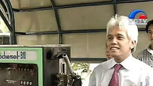 Uji coba biodiesel B10 disaksikan Hatta Rajasa,
Menristek/Kepala BPPT, tahun 2004
